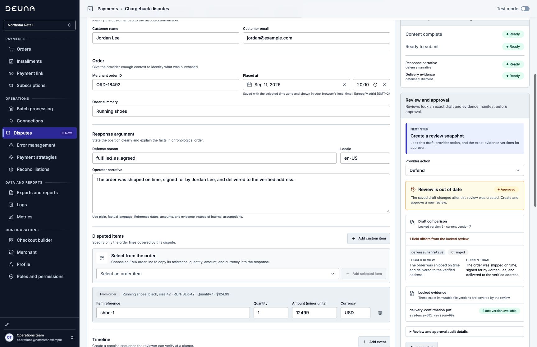 Controles de revisión que muestran una revisión aprobada y una comparación de campos desactualizados